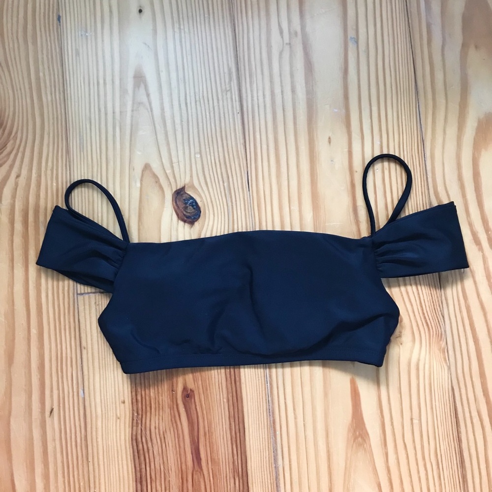 ⚡️⚡️Body Glove off the shoulder bikini top